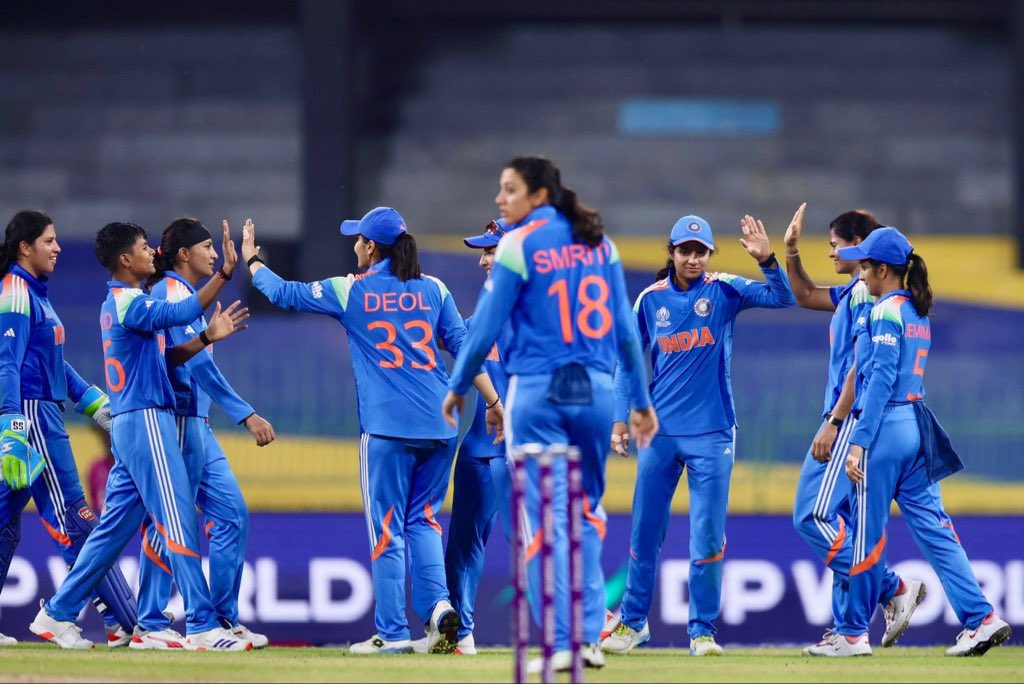 🇮🇳💪 "मार्‍ही छोरिया छोरा से कम हे के!" 💪🇮🇳

महिला विश्व कप में भारतीय महिला क्रिकेट टीम ने पाकिस्तान को हराकर इतिहास रच दिया!

हार्दिक बधाई हमारी शेरनियों को इस शानदार प्रदर्शन के लिए! 🏆🔥
#WomenInBlue #TeamIndia #NariShakti #INDvPAK #WomensWorldCup #BharatMahilaBal