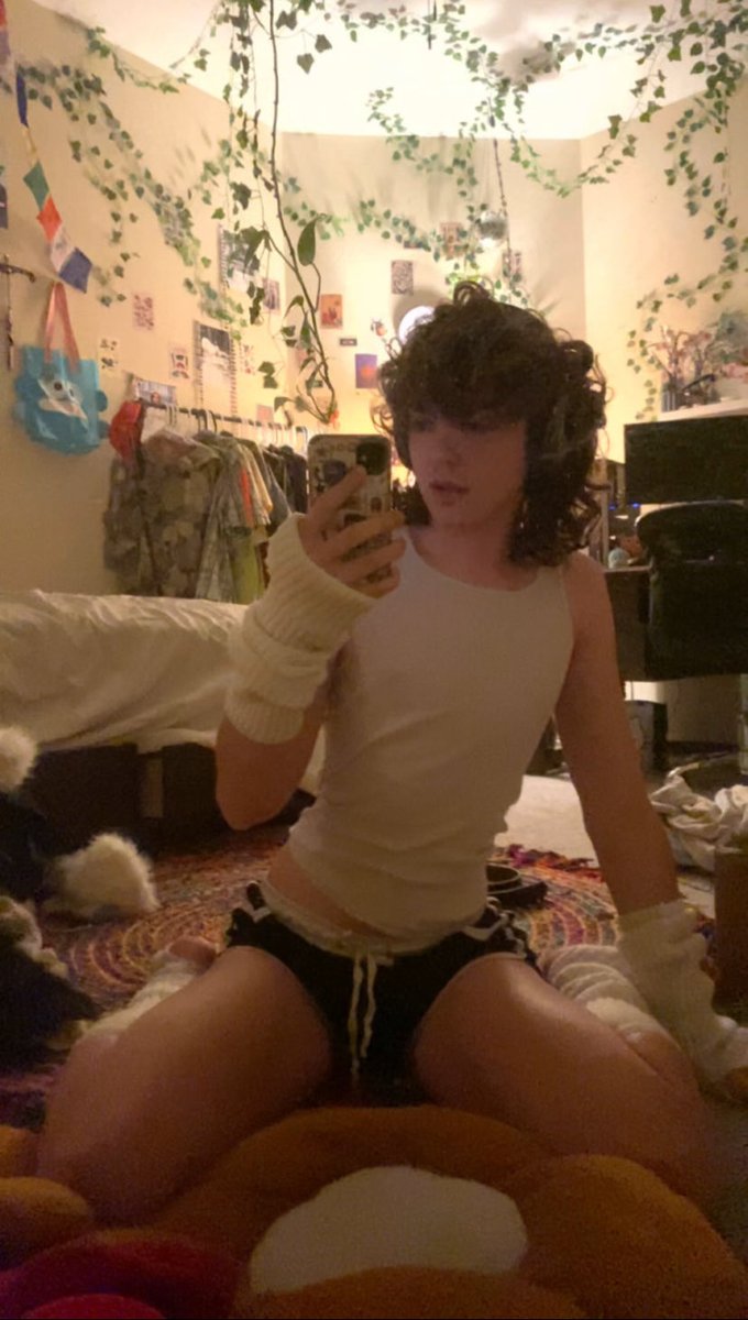 Sluttynutty's tweet photo. I wish I was on my knees for you rn https://t.co/3HYyvqe49X
