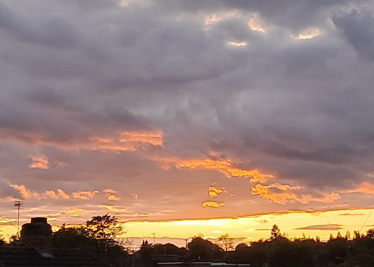 This evening's sunset. 😎
5th October 25