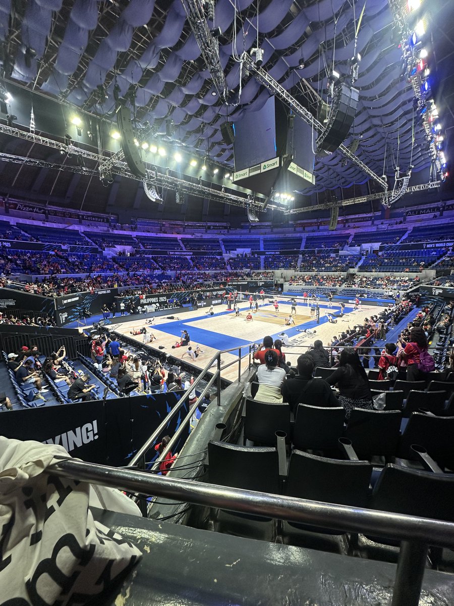 (3)เลยจะมารีวิวครับ
สนามการแข่งขัน
VNL 2025 สนามสาม Chiba Port Arena จ.ชิบะ ญี่ปุ่น
- สนามค่อนข้างใหญ่กว้าง 7500 ที่
ชชลหญิง Indoor Stadium Huamark กรุงเทพ ไทย
- สนามส่วนตัวถือว่าพอดี 15,000 ที่์
ชชลชาย Smart Araneta Coliseum มะนิลา ฟิลิปปินส์
- สนามกว้างใหญ่มาก 16,500 ที่