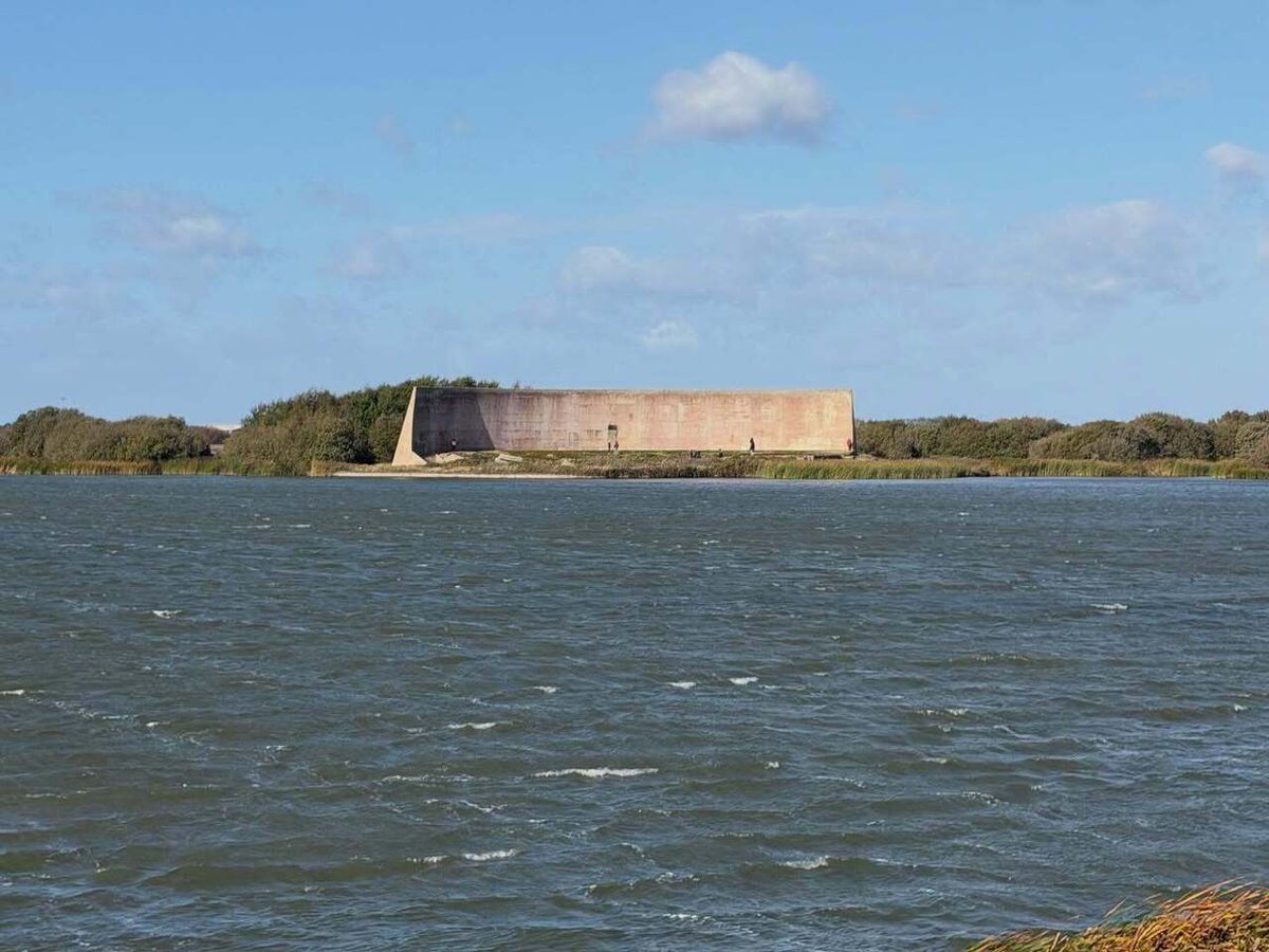 Timothy_Hughes's tweet image. Denge acoustic mirrors / sound mirrors - Dungeness #dungeness #kent #Lydd #southeastcoast #england #folkestone #denge #listeningears #acousticmirrors #earlywarningsystem #earlywarning #rspb #raf #gravelpit #airdefense #airdefencesystem #ads #beach #dunge… instagr.am/p/DPb7B1dCLu4/