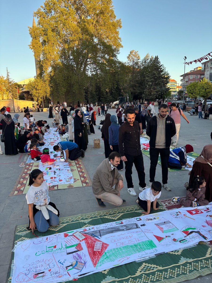 “Nehirden Denize Özgür Filistin”

Karaman Valiliğimizin düzenlediği “Filistinli Çocuklar İçin Çiz” etkinliğine Genç MÜSİAD Karaman Başkanımız Kürşad Bugra Yazıcı ve üyelerimizin katılımlarıyla destekte bulunduk. #gencmüsiad