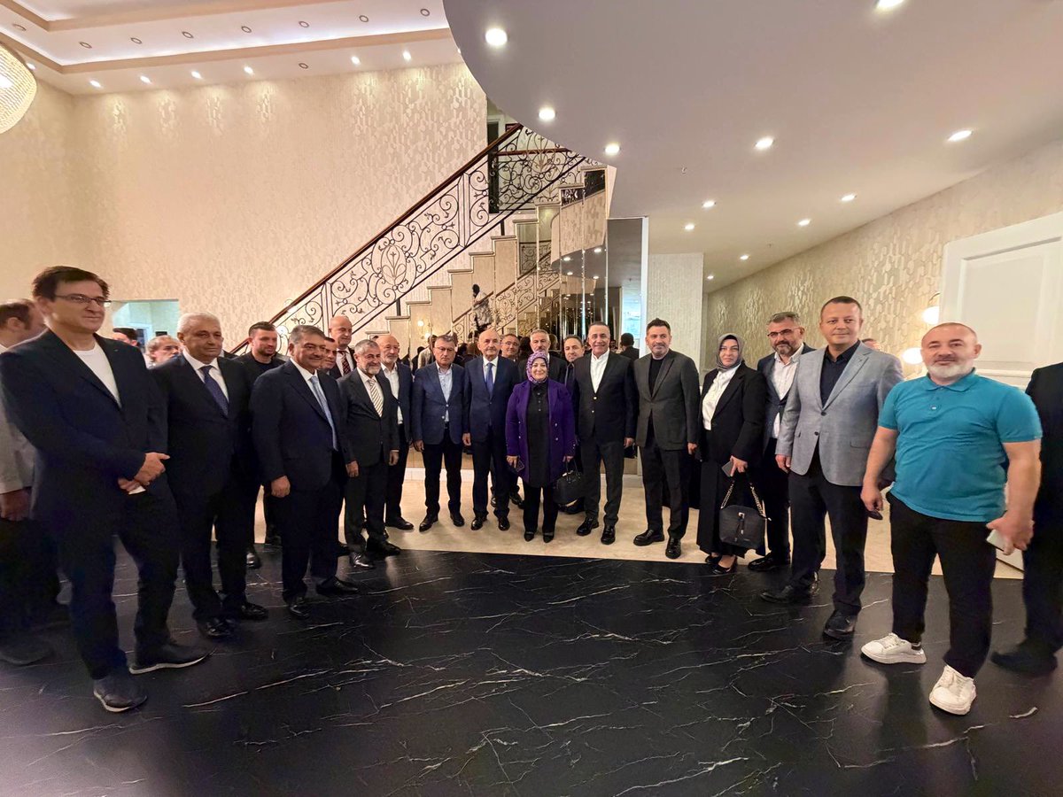 AK Parti Genel Merkez Kadın Kolları Teşkilat Başkanımız, Önceki Dönem İstanbul Milletvekilimiz Sayın <a href="/tulaykaynarca/">Tülay Kaynarca</a> ’nın kıymetli evladı Zeynep ile İsmail kardeşimizin nikah merasimine katılarak mutluluklarına ortak olduk.

Kaynarca ve Ekmen ailelerini tebrik eder,genç