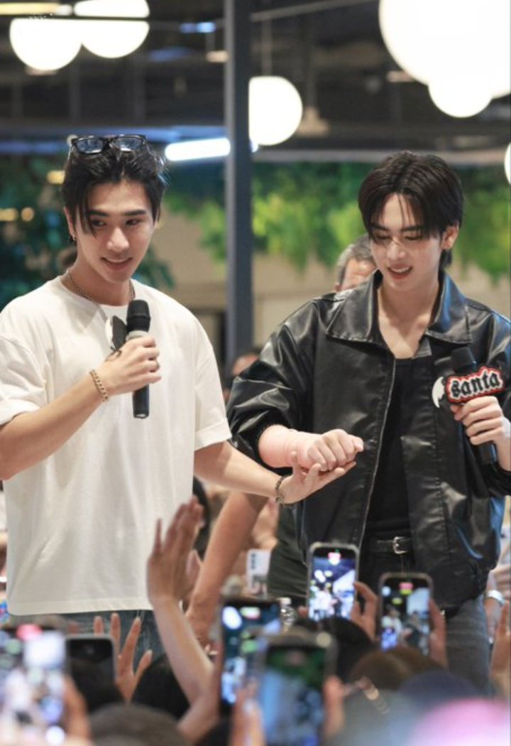 C/P

"Effortlessly elegant, beautifully connected — PerthSanta perfection" 💫

PERTHSANTA DOMIIA FNV FS 

#GMMTVFANIVALxPerthSanta

"Not loud, not rushed — just two souls who understand each other" 💞

PERTHSANTA DOMIIA FNV FS 

#GMMTVFANIVALxPerthSanta