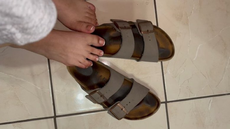 Would ou lick the sweat grime from my birks?