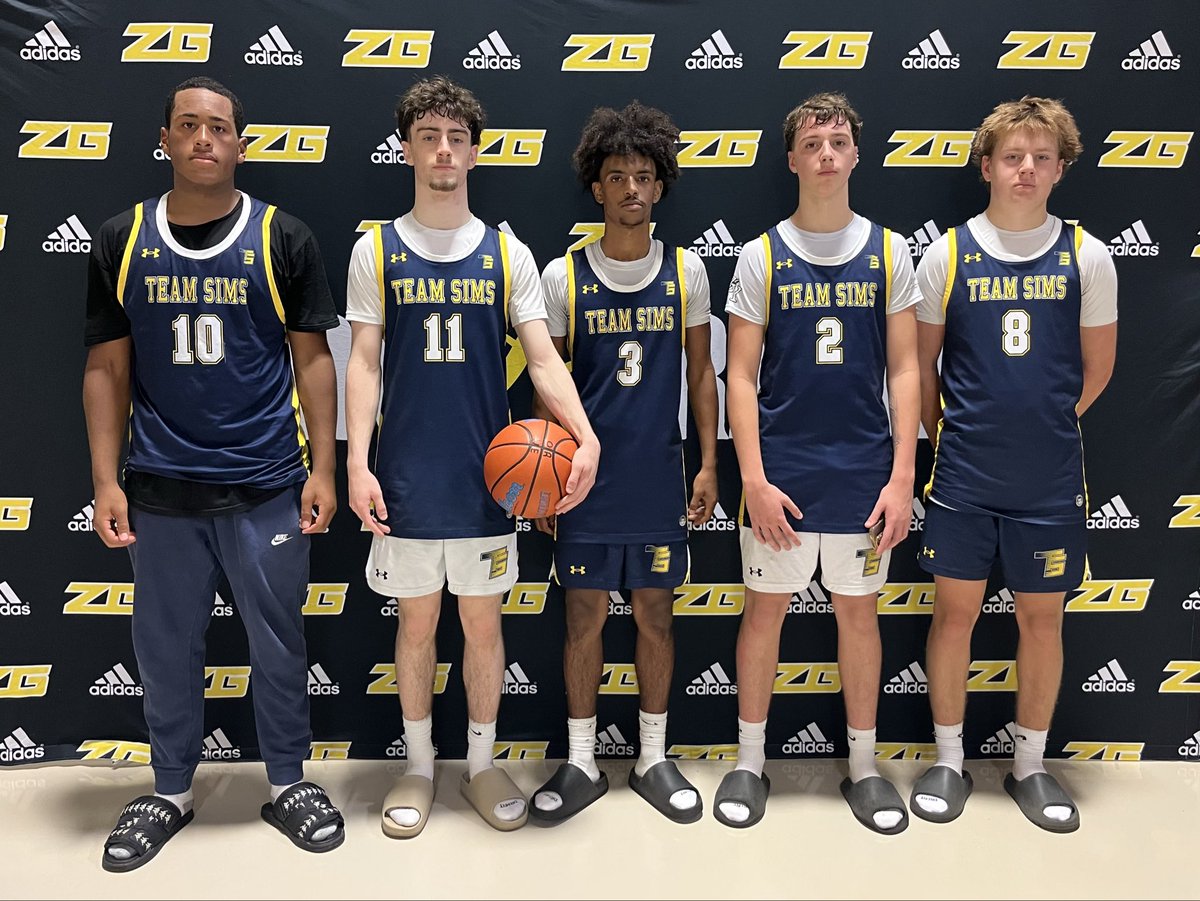 zg_newengland's tweet photo. Varsity @teamsims4Life with an INCREDIBLE GAME to take the dub 61 - 60 heading into the championship!! All they needed were these 5 DAWGS to make it happen and ALL earn #ZGPOTG 🔥😤

#ZG401Classic https://t.co/JBfuuvzaQD