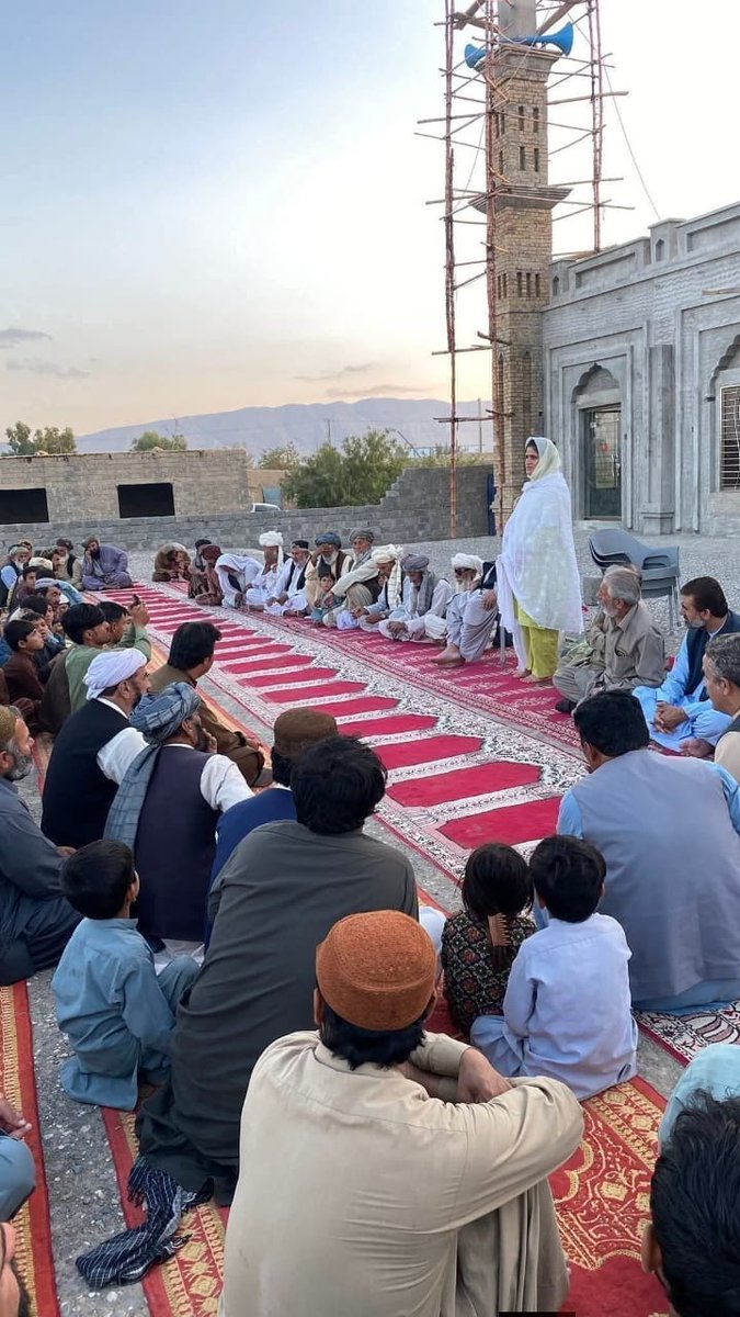 نن ورځ د استاد د ورځې په مناسبت په نړۍ کښې لمانځل کيږي..

او دا ورځ دې زما استاد ملي شهيد ارمان لوڼي ته ځانګړې وي چې زما د زدکړې، زما د سیاست او بصيرت لارښود وو، همېش بې دا خبره کوله چې موږ انسانان يو او موږ بايد د يو بل سره په ټولنه کښې د انسانانو په څير وه وسو
#teachersday