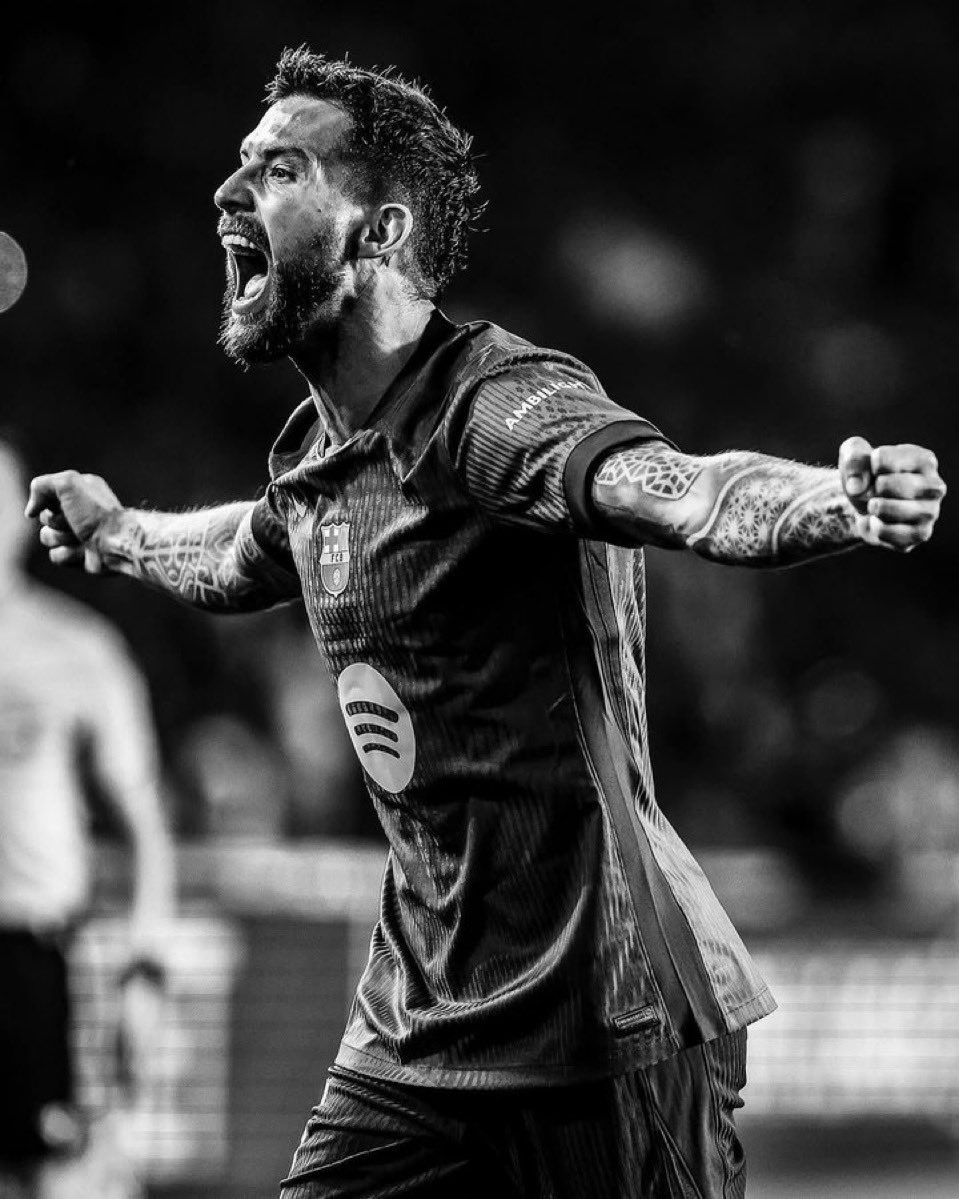 abo_amri5's tweet image. ادخل البحث و اكتب مارتينيز
و شف كيف البرشلونيين ندمانين على خروجه
اقسم بالله النصر كسب مدافع كبير و مجاني بعد 💛