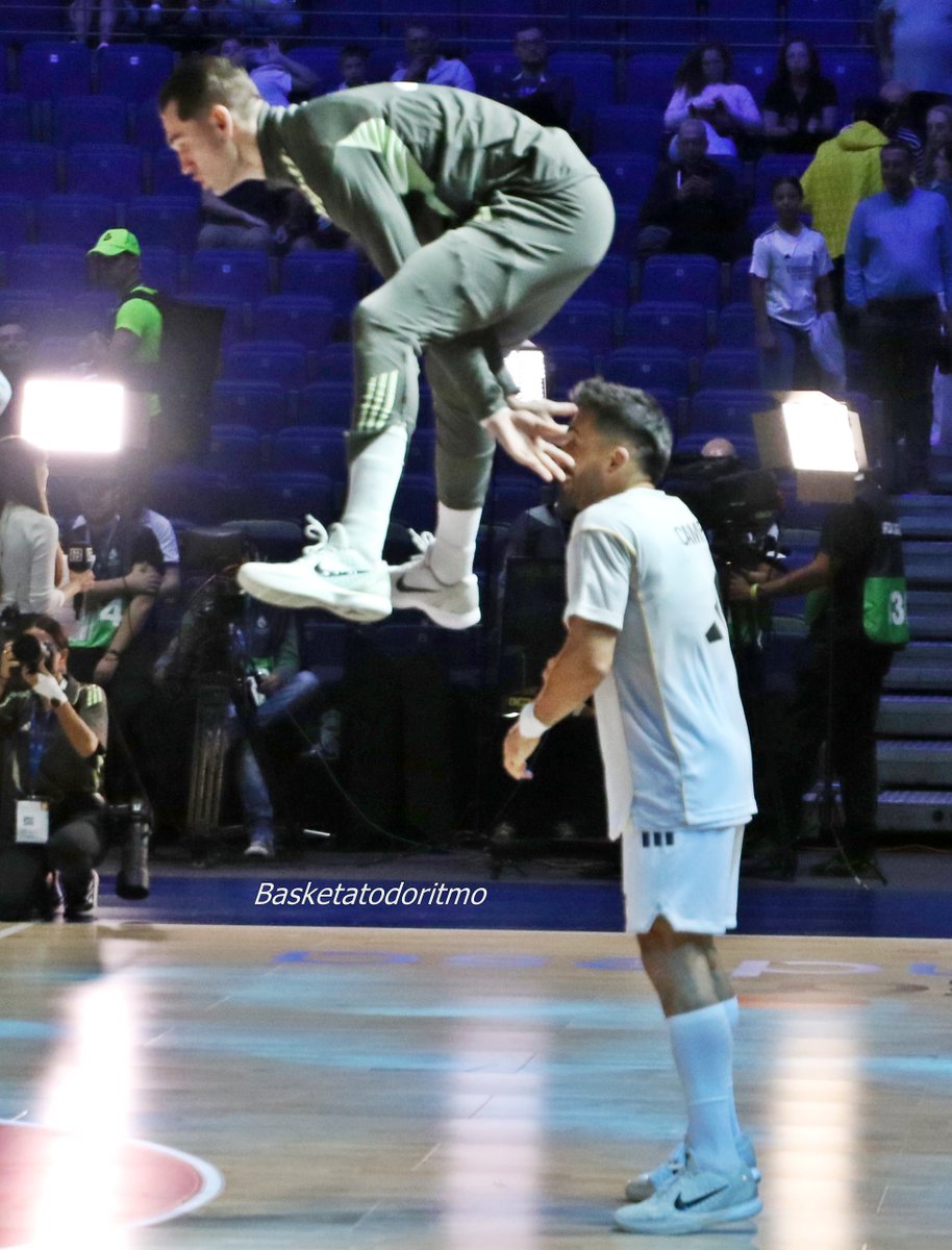 Así sale Mario Hezonja del túnel de vestuarios... a ver quién lo para... 😎🏀🙏🔥🚀🚀