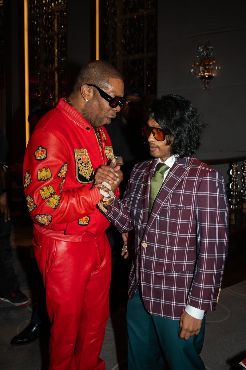 ashwingane's tweet photo. Honored to take home the Emerging Artist Award at #NYFW2025 🏆
Presented by the legend himself, @BustaRhymes.Detroit spirit, cinematic trap energy, tailored in @hiveandcolony by @mrchriscampbell.
#NYFW2025 #DailyFrontRow #CinematicTrap https://t.co/G1O01loEzQ