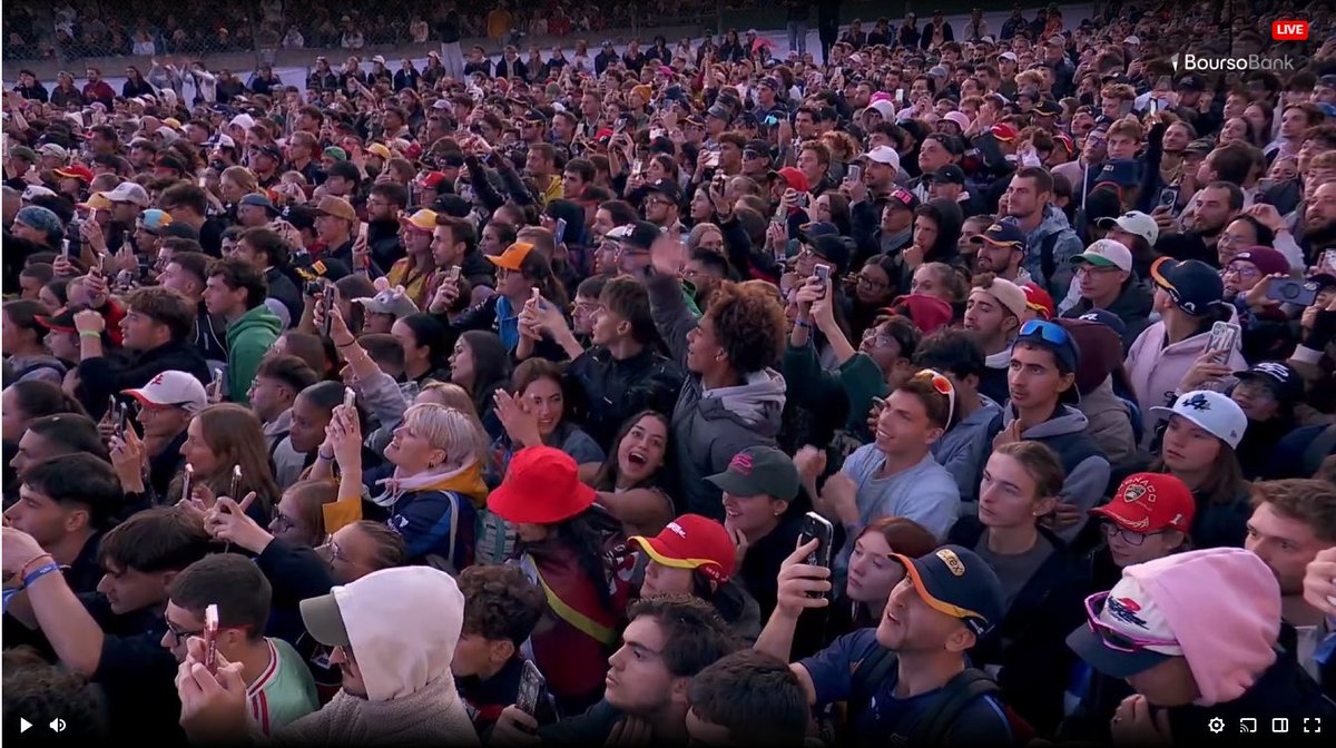 Quand tu vois ce public au #GPExplorer3, la cagnotte au Zevent ou streamforhumanity, les gens prêt à défendre un drapeau a la pixel war,les créateurs de contenue "en slip dans leur chambres" arrivent a faire un truc que les politiques n'arrivent pas a faire...réunir les français.