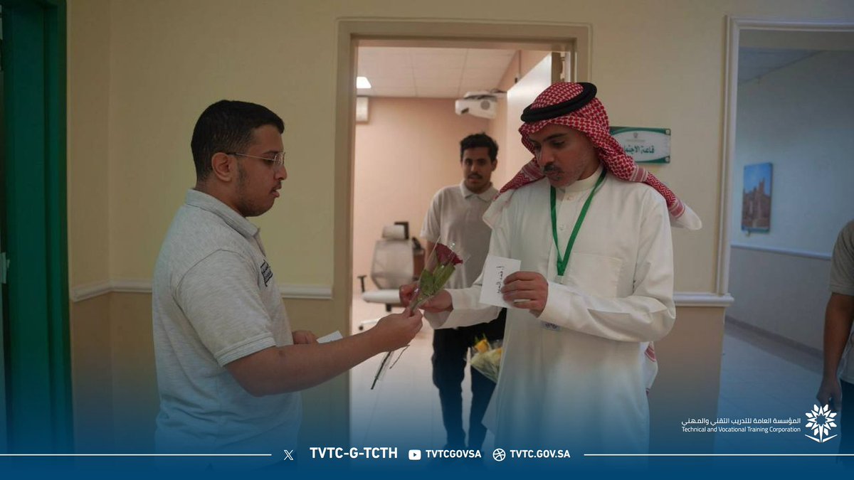 tvtc_g_tcth's tweet image. نجدد الامتنان لكل من حمل رسالة التعليم بإخلاص وبذل جهده لصناعة مستقبل مشرق لأبنائنا وبناتنا.
شكرًا لكل مدرب يزرع المعرفة ويصنع الأمل ويغرس القيم في نفوس الأجيال.
#التدريب_التقني |@TVTC_MAKKAH
#اليوم_العالمي_للمعلم