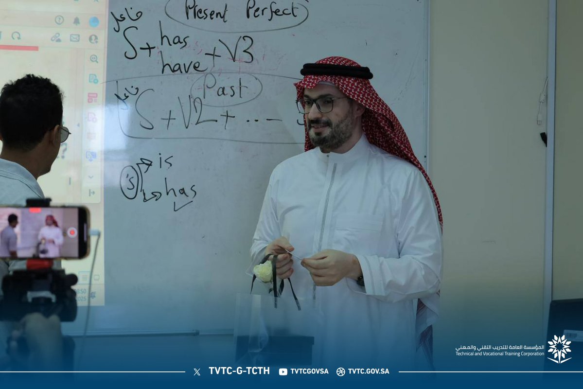 tvtc_g_tcth's tweet image. نجدد الامتنان لكل من حمل رسالة التعليم بإخلاص وبذل جهده لصناعة مستقبل مشرق لأبنائنا وبناتنا.
شكرًا لكل مدرب يزرع المعرفة ويصنع الأمل ويغرس القيم في نفوس الأجيال.
#التدريب_التقني |@TVTC_MAKKAH
#اليوم_العالمي_للمعلم