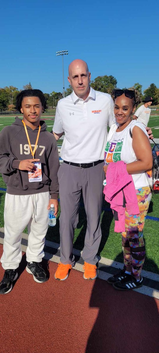 Jared_newera0's tweet image. Had a great time at @HobartFootball game yesterday thank you for the invite‼️ 
@Coach_Schaeffer  @Coach_DeWall @SoudyFB @egallagher2 @PRZVicCastillo @EdOBrienCFB @WingTPasser @S1insider @PARisingStar @Godsgift_Nate @CoachAJMadness @KendraHigginbo3