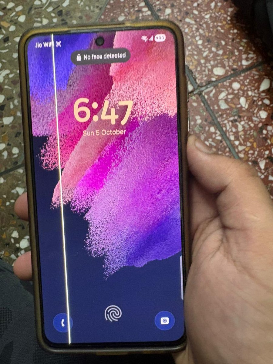 ikk_ikk_ikk's tweet image. A sweet gift from @SamsungIndia @SamsungMobile #GreenLineIssue #samsung