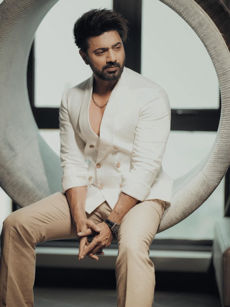 CineBuff2003's tweet image. Emni…❤️
#RaghuDakat #Projapoti2
#Khadaan2