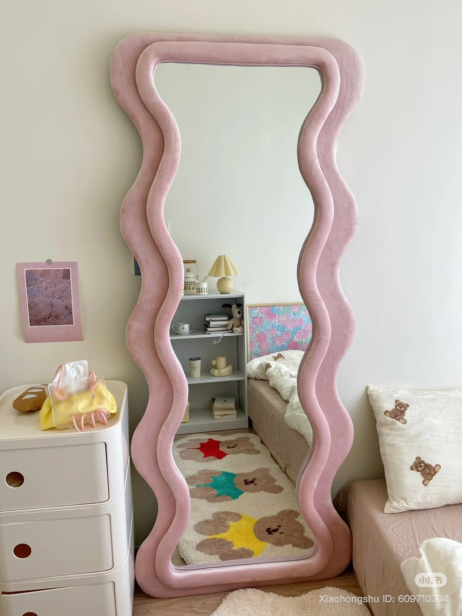 girlboss tweet media