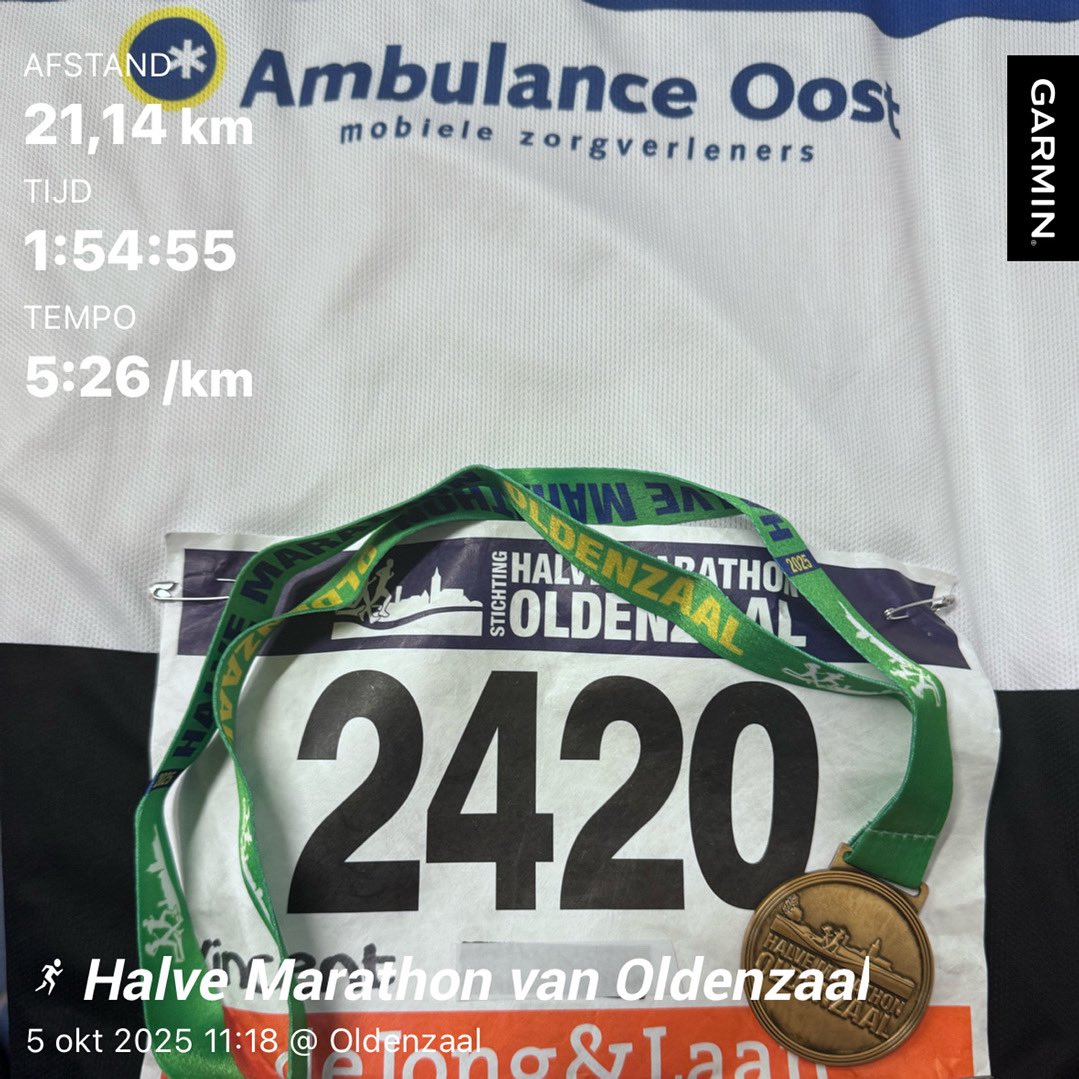 Vandaag de halve marathon van Oldenzaal gelopen. Bleef gelukkig droog, was fijn loopweer. Smalle weggetjes en paden, maar ging prima. Maar wat een hoogtemeters… Op het eind hé-le-maal klaar. Laatste kilometers eruit geperst maar toch een mooie tijd <a href="/loopmaatjes/">Loopmaatjes</a> <a href="/hardloopvriend/">Hardloopvriend</a>
