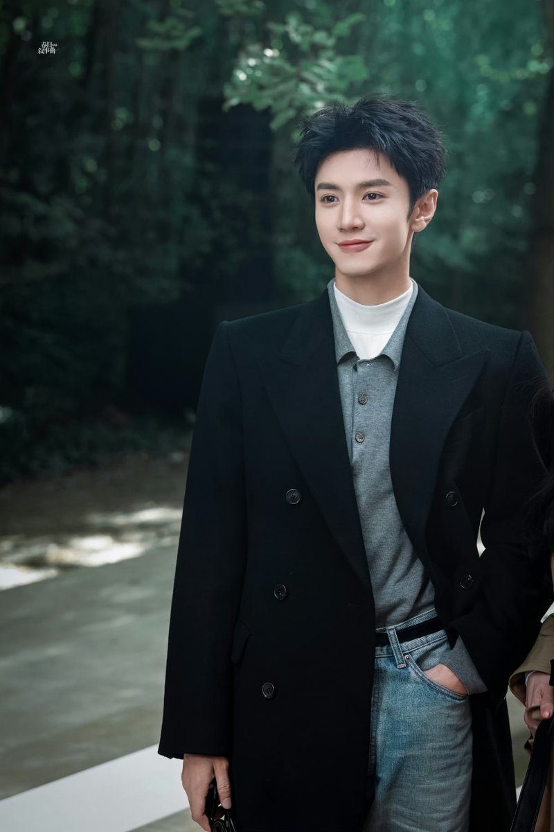The way he smile

CHEN ZHEYUAN IN PFW 2025

#chenzheyuan #陈哲远
#ChenZheyuanxCELINE
#ChenZheyuanxCELINESS26 <a href="/celineofficial/">CELINE</a>