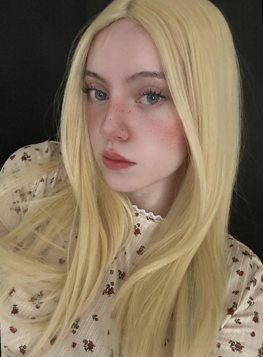 Molly Clark 🍒 tweet media
