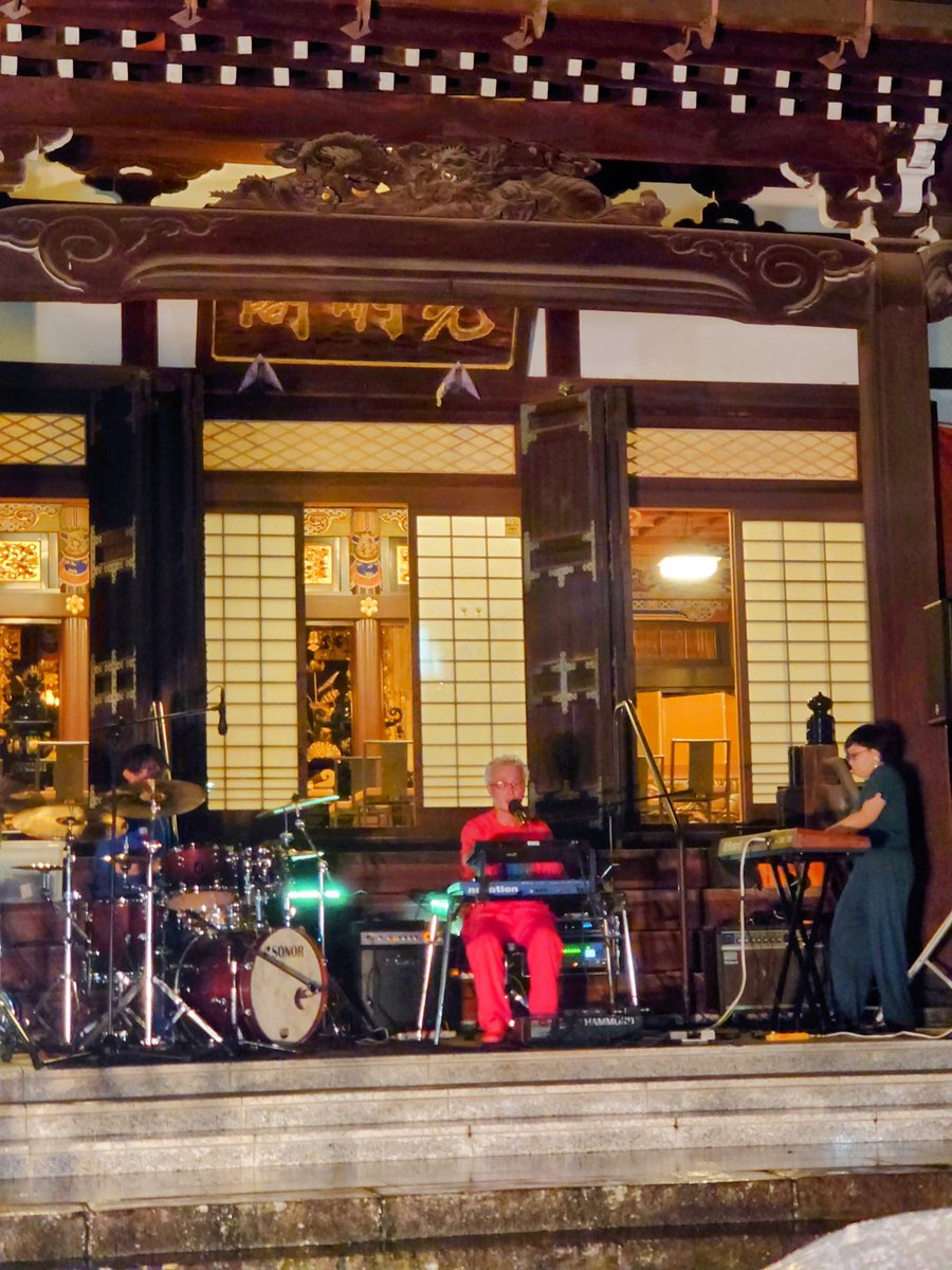zo53746757's tweet image. 善導寺ステージのオーラスは2人の🎹と🥁の凄腕インストトリオ「SECE」でした！
ライブは今回で2回目でしたが変則リズムとサウンドがあいにくの☂️の中メチャ心地良かった！
今月10日にピークでも観れる予定なので楽しみだ！
戦利品はキーホルダーでした！
#郡山市音楽の日2025
#SECE