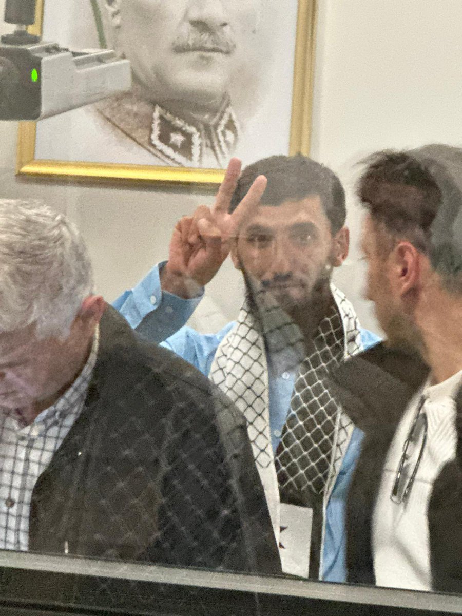 Birde utanmadan Yalancı Erdem Özveren diyorlar.
Bütün herşey ayen bayen ortada iken siz gidip İsrail ile iş birliği içinde olanlara inanıyorsunuz. 
Erdem Özverenin yanındayım.