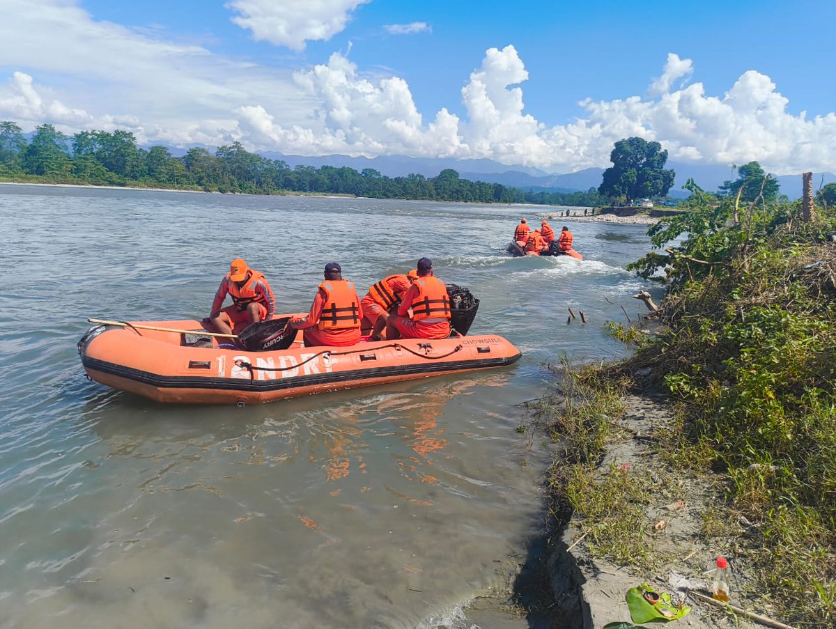 #12NDRF rescuers conducted #Drowning search &amp; rescue operations at Jia Bharali River, 12 Mile Village, Sonitpur, Assam on 29.09.2025. The team successfully retrieved the missing body after extensive efforts. #NDRF