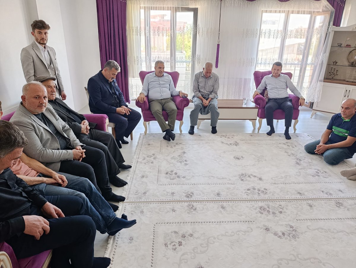 Bozkurt ve Polat ailelerinin kıymetli evlatları Münevver ve Mücahit Ömer’in nişan merasimine katılarak bu anlamlı günlerinde yanında olduk. Evliliğe ilk adım olan nişan akdinin hayırlı olmasını diler, Yüce Allah’tan tamamına erdirmesini niyaz ederim. Genç kardeşlerimize bir ömür