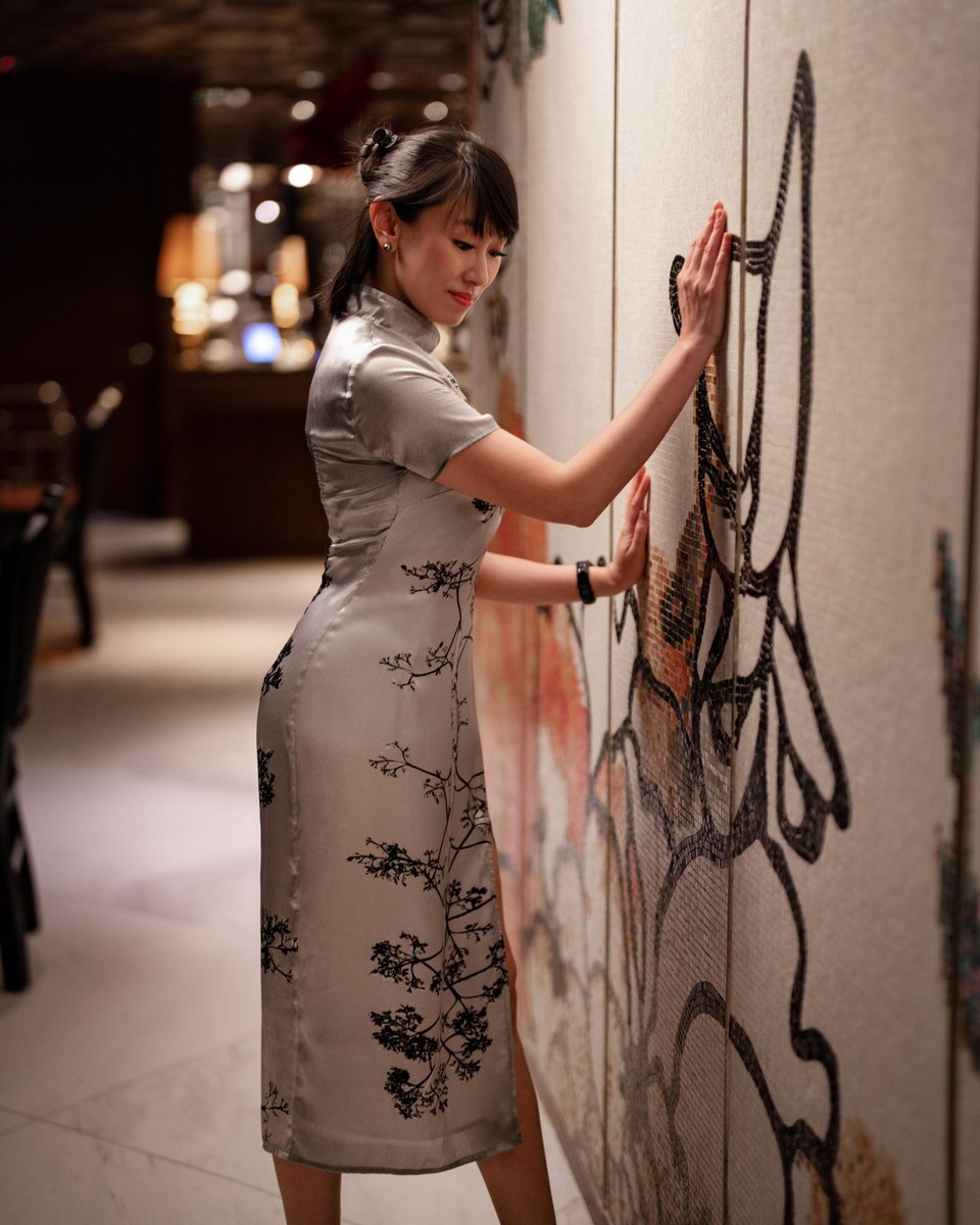 DavidLouisKlein's tweet photo. Photo of a tree in California transformed into a silk qipao/cheongsam
https://t.co/QvzS5jpqGk
#qipao #cheongsam #style #dress https://t.co/E4zTv3NGaX