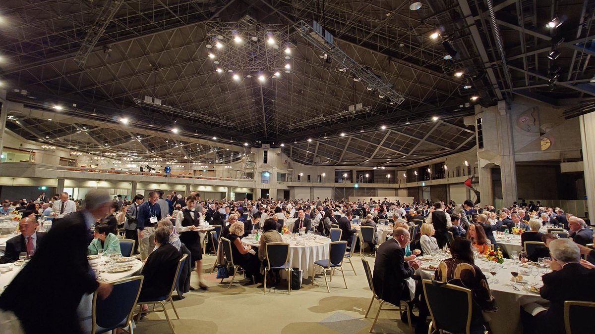 STS forum tweet media