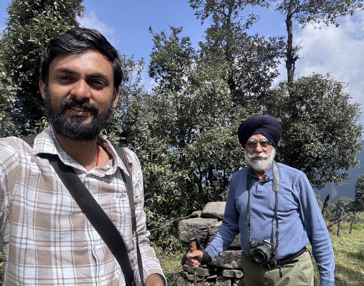 Ashutosh_05sn's tweet photo. A short #botanising trip in #Shivalik Himalaya with Dr. GS Goraya before heading back to Bengaluru marking end of my 6 month long field #explorations throughout #Himalayas from Himachal to Arunachal. 

Hypericum uralum #StJohnswort
Impatiens amphorata 

#Iambotanist #Botany #FRLH https://t.co/liSSkgJhVO