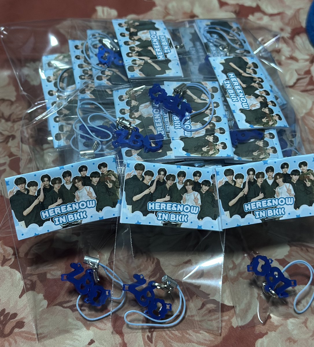 ✨Pls kindly rt ✨ 

GIVE AWAY ➡️ HERE &amp; NOW IN BKK    
ที่ห้อย📱 50 ชิ้น 
ผลิต: #รีวิวให้มซม 

🗓️: 18/10/68
📍: IMPACT CHALLENGER HALL
⏳: TBA 

#2025_ZEROBASEONE_WORLDTOUR_HEREANDNOW_IN_BANGKOK 
#ZEROBASEONEINBKK