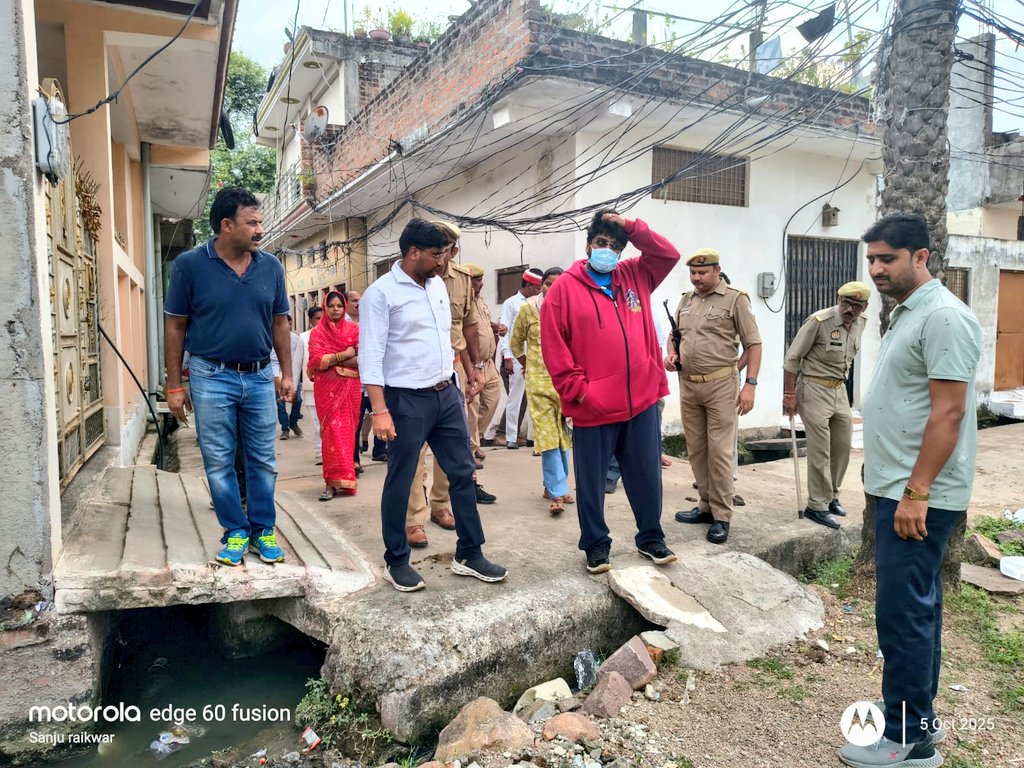 Dm Lalitpur (@dmlalitpur) on Twitter photo शहर के वार्ड नंबर 12 आजादपुरा में जल भराव की समस्या का <a href="/DMLalitpur/">Dm Lalitpur</a> <a href="/AmanDeepDuli/">Aman Deep Duli</a> ने प्रशासक नगर पालिका के साथ मौके पर जाकर जायजा लिया और प्रभावित स्थान से जल निकासी कराकर समस्या का स्थाई समाधान कराने के निर्देश दिए
<a href="/UPGovt/">Government of UP</a> <a href="/CMOfficeUP/">CM Office, GoUP</a> <a href="/InfoDeptUP/">Information and Public Relations Department, UP</a> <a href="/PIB_India/">PIB India</a> <a href="/MoHUA_India/">Ministry of Housing and Urban Affairs</a> शहर के वार्ड नंबर 12 आजादपुरा में जल भराव की समस्या का <a href="/DMLalitpur/">Dm Lalitpur</a> <a href="/AmanDeepDuli/">Aman Deep Duli</a> ने प्रशासक नगर पालिका के साथ मौके पर जाकर जायजा लिया और प्रभावित स्थान से जल निकासी कराकर समस्या का स्थाई समाधान कराने के निर्देश दिए
<a href="/UPGovt/">Government of UP</a> <a href="/CMOfficeUP/">CM Office, GoUP</a> <a href="/InfoDeptUP/">Information and Public Relations Department, UP</a> <a href="/PIB_India/">PIB India</a> <a href="/MoHUA_India/">Ministry of Housing and Urban Affairs</a>
