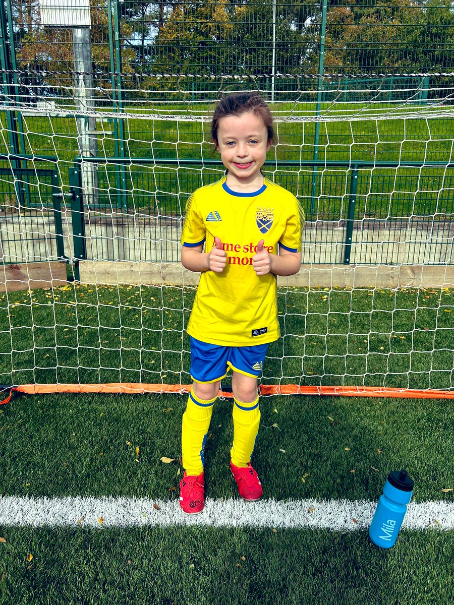 Ran her socks off this morning, turning red but still smiling! 💛💙