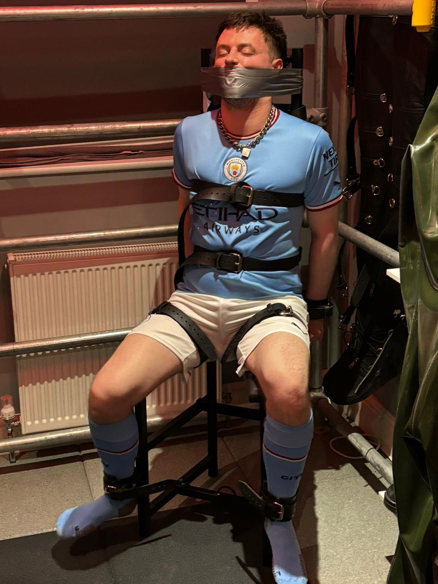 The only way I’m allowed to watch a City game 😈

🪢: <a href="/thinkingbound/">thinkingbound</a>