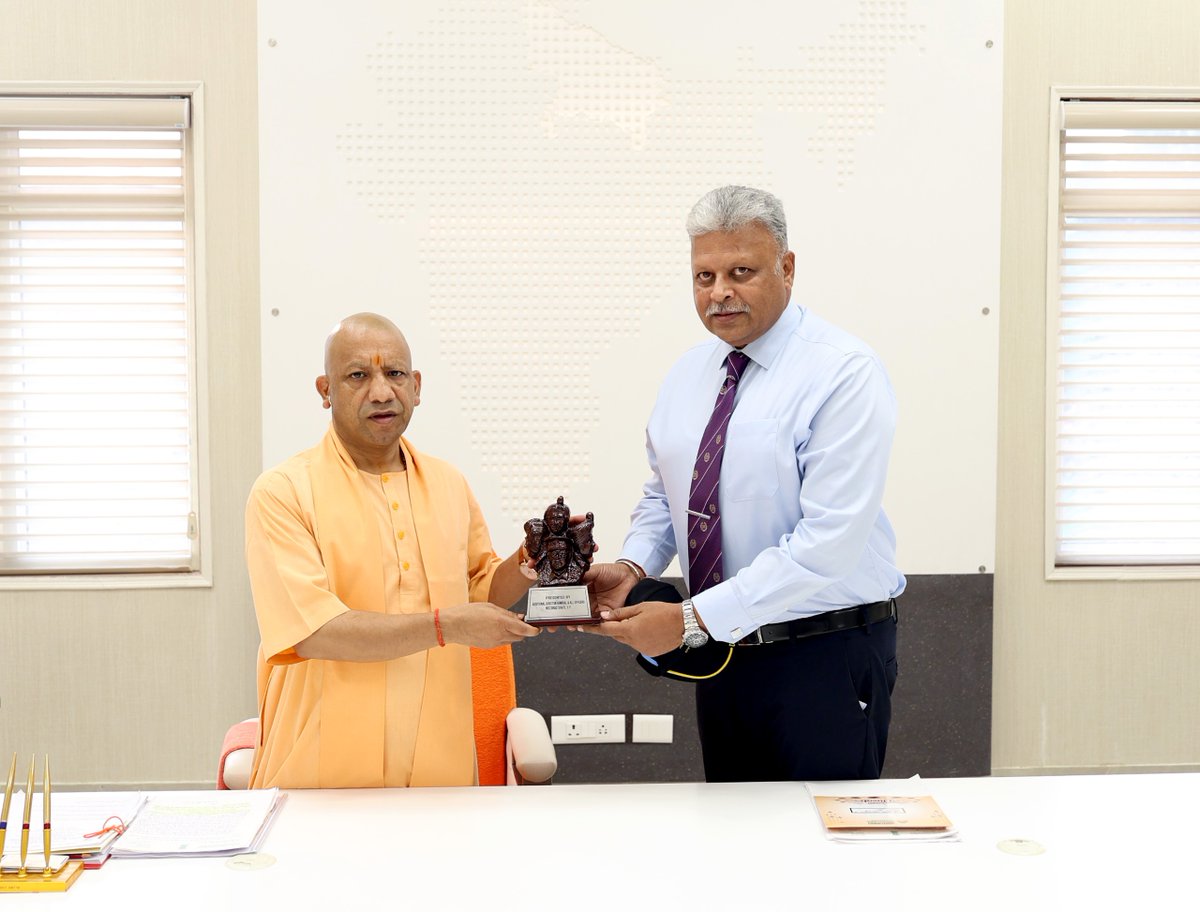 Yogi Adityanath Office (@myogioffice) on Twitter photo मुख्यमंत्री श्री <a href="/myogiadityanath/">Yogi Adityanath</a> जी महाराज से आज लखनऊ में एनसीसी निदेशालय, उत्तर प्रदेश के एडीजी मेजर जनरल विक्रम कुमार जी ने शिष्टाचार भेंट की। मुख्यमंत्री श्री <a href="/myogiadityanath/">Yogi Adityanath</a> जी महाराज से आज लखनऊ में एनसीसी निदेशालय, उत्तर प्रदेश के एडीजी मेजर जनरल विक्रम कुमार जी ने शिष्टाचार भेंट की।