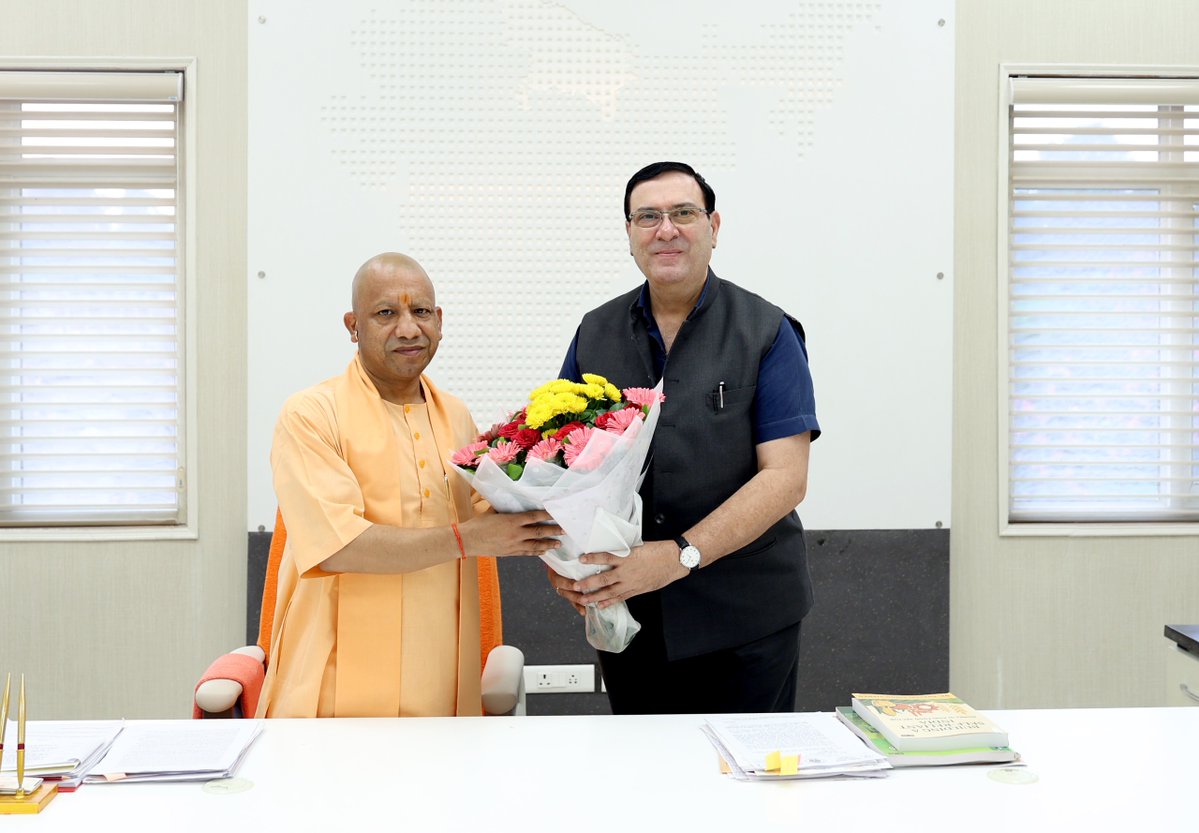 Yogi Adityanath Office (@myogioffice) on Twitter photo मुख्यमंत्री श्री <a href="/myogiadityanath/">Yogi Adityanath</a> जी महाराज से आज लखनऊ में हिन्दुजा समूह के सलाहकार श्री सुनील चढ्डा जी ने शिष्टाचार भेंट की। मुख्यमंत्री श्री <a href="/myogiadityanath/">Yogi Adityanath</a> जी महाराज से आज लखनऊ में हिन्दुजा समूह के सलाहकार श्री सुनील चढ्डा जी ने शिष्टाचार भेंट की।