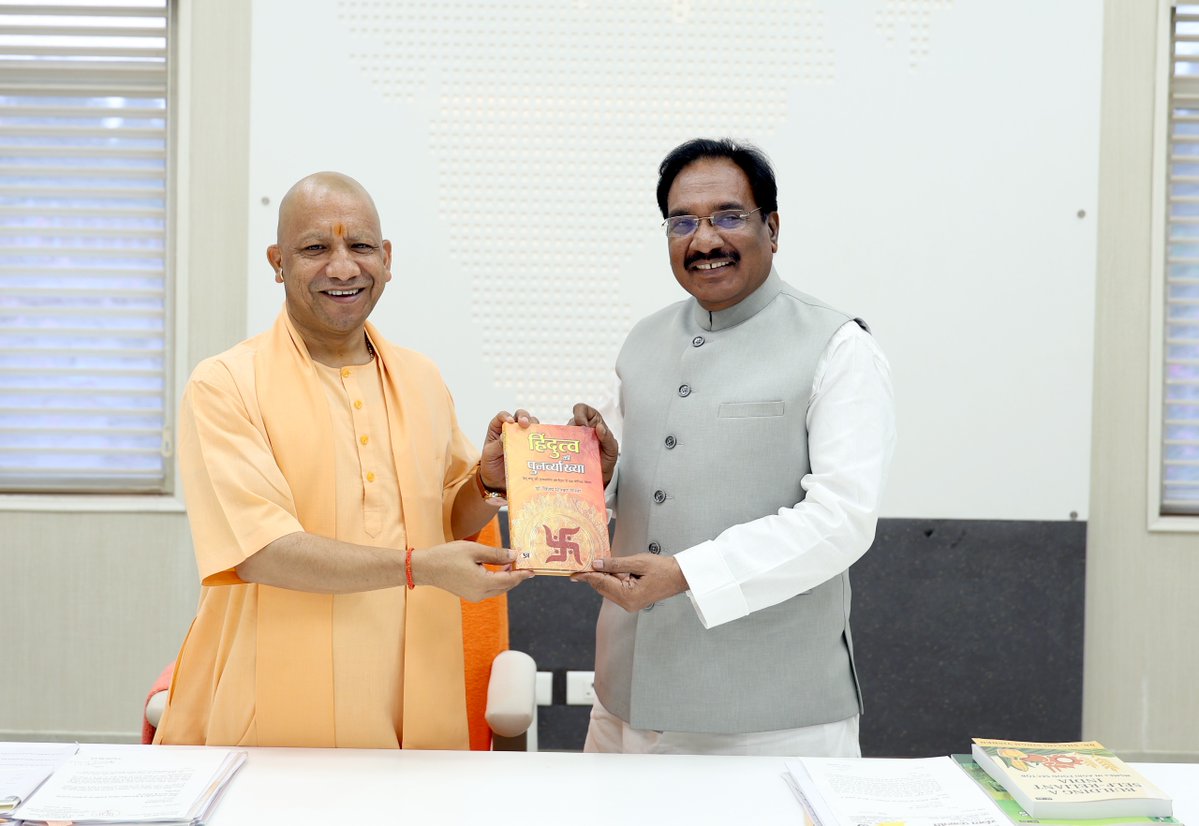 Yogi Adityanath Office (@myogioffice) on Twitter photo मुख्यमंत्री श्री <a href="/myogiadityanath/">Yogi Adityanath</a> जी महाराज से आज लखनऊ में भाजपा के राष्ट्रीय प्रवक्ता डॉ. विजय सोनकर शास्त्री जी ने शिष्टाचार भेंट की।
<a href="/BizayShastriBJP/">Dr Bizay Sonkar Shastri ( ऊँ राष्ट्राय नमः)</a> मुख्यमंत्री श्री <a href="/myogiadityanath/">Yogi Adityanath</a> जी महाराज से आज लखनऊ में भाजपा के राष्ट्रीय प्रवक्ता डॉ. विजय सोनकर शास्त्री जी ने शिष्टाचार भेंट की।
<a href="/BizayShastriBJP/">Dr Bizay Sonkar Shastri ( ऊँ राष्ट्राय नमः)</a>