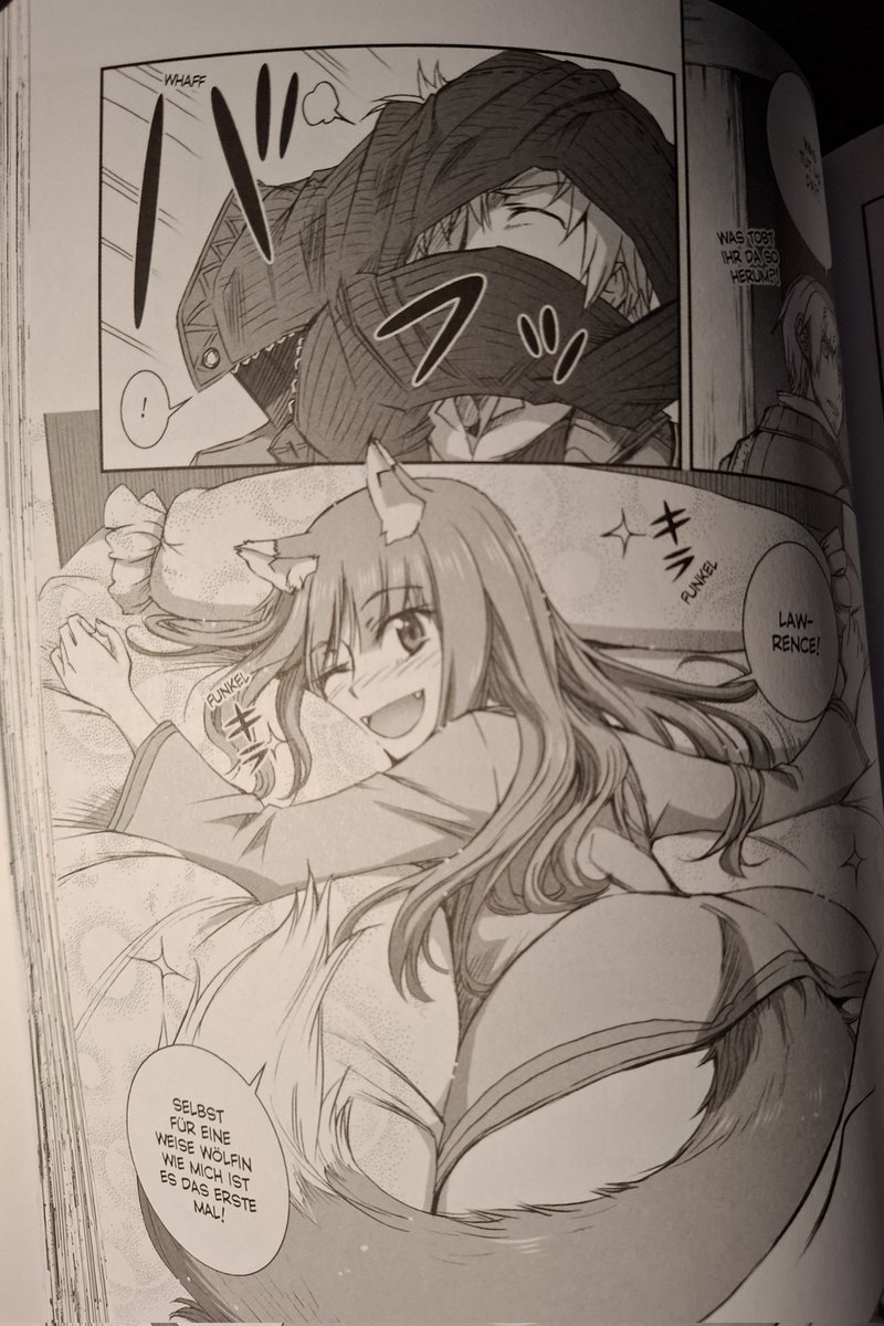 TwwHolo's tweet image. The German version of Vol. 5 S&amp;amp;W deluxe manga is here 🐺🍎 I love the cover of this one, Holo looks kinda funny if you look at it upside down ❤️
Again Keito Koume did a great job!
#狼と香辛料 #spice_and_wolf