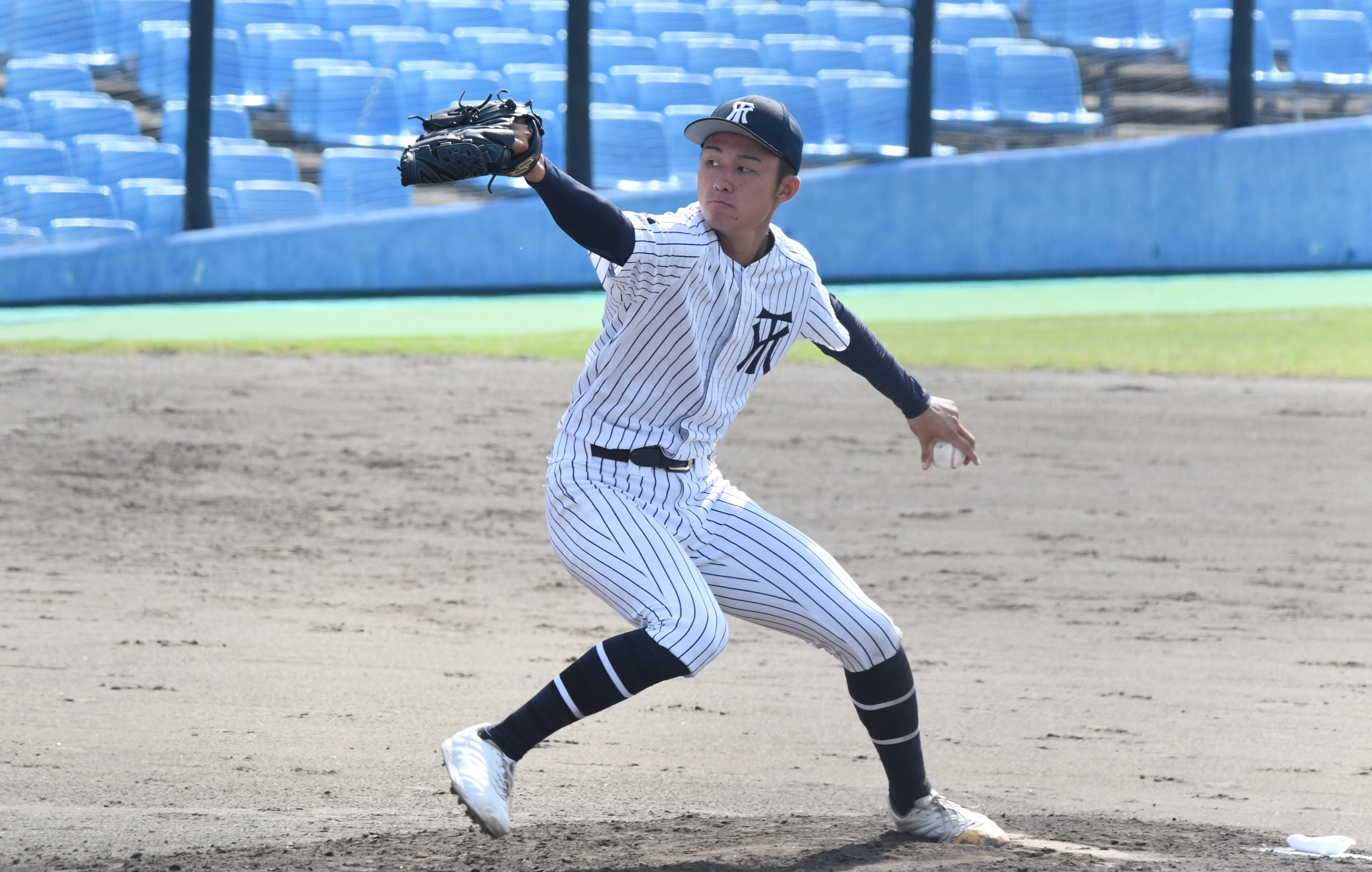 甲子園の土 非売品】甲子園95周年記念 甲子園の土 キーホルダー - メルカリ
