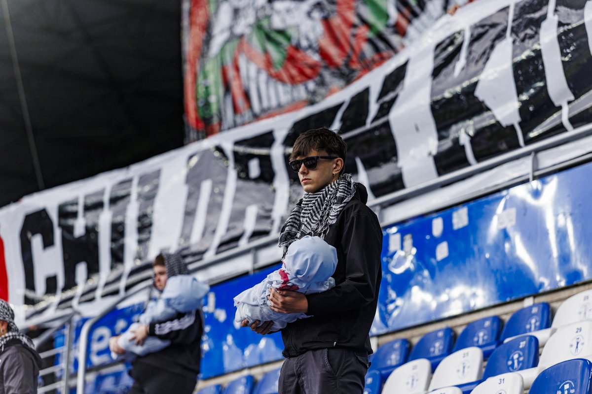 Deportivo Alavés supporters are drawing attention to the babies killed in Gaza and to the ongoing genocide.