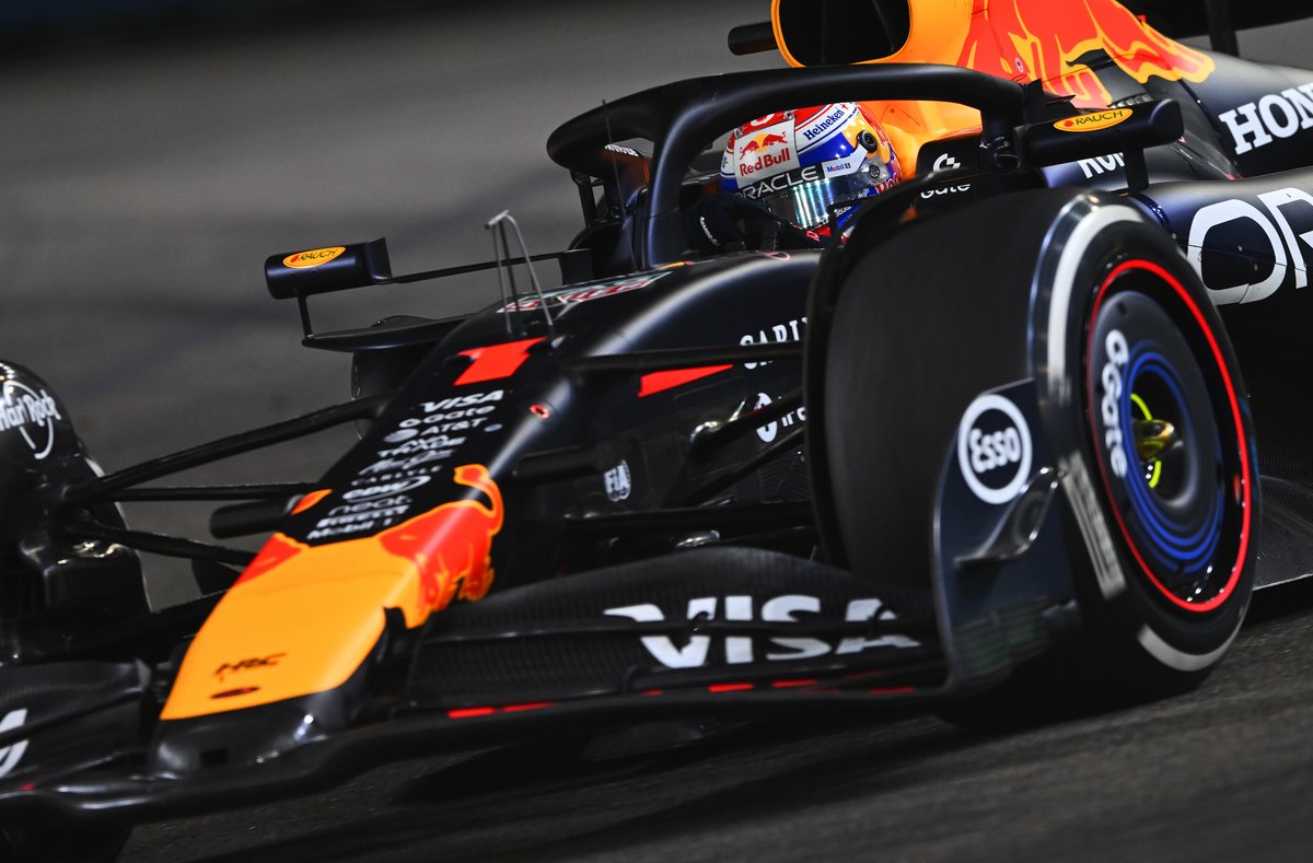 Max Verstappen takes home P2 at the Singapore Grand Prix

Couldn't fight the Mercedes unfortunately, and many issues with the car throughout the race, he did what he could. 

Onto COTA now 🔜