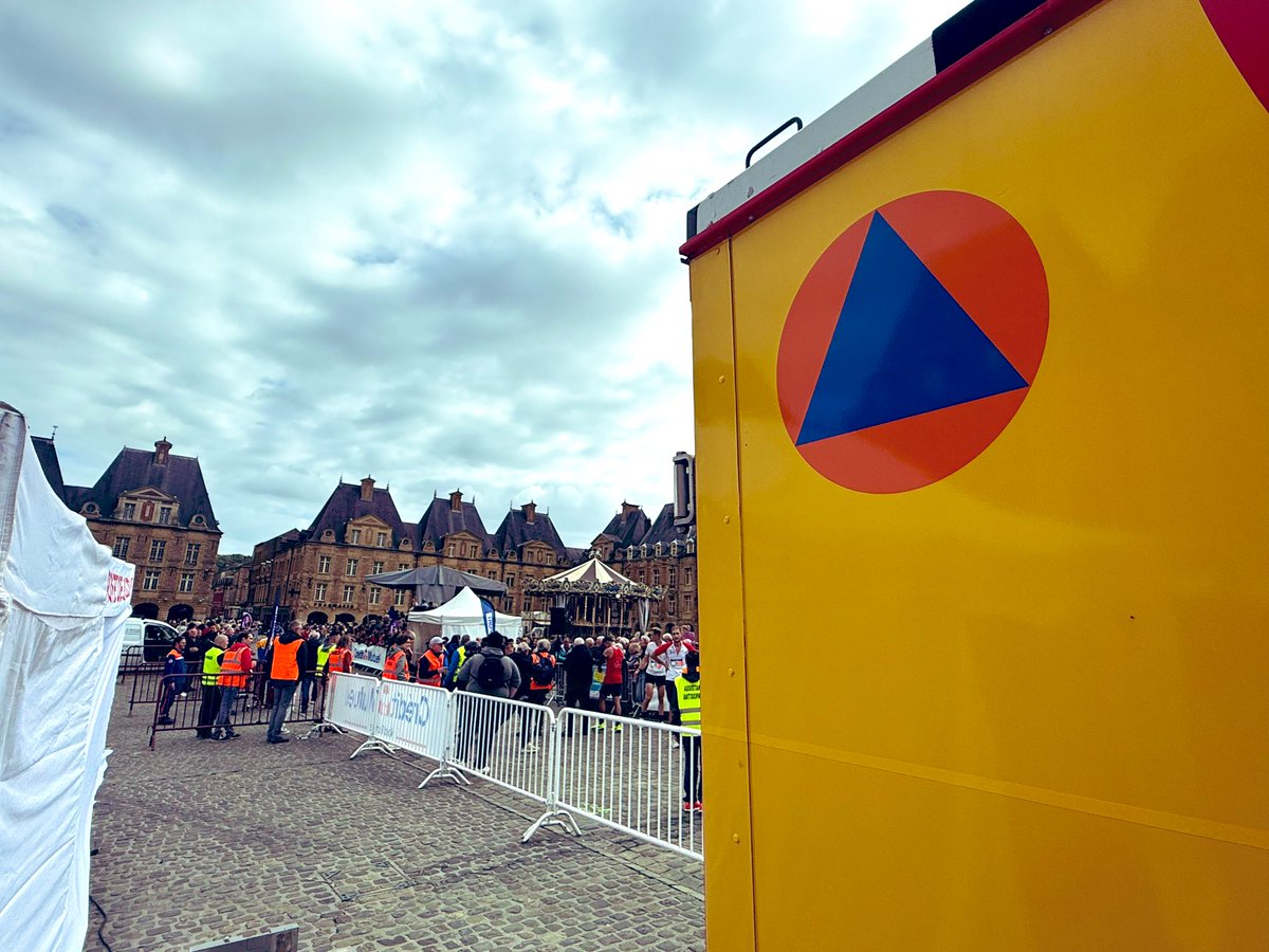 ADRASEC08's tweet photo. 📡🏃‍♂️ Présent sur la course Sedan–Charleville, l’ADRASEC 08 assure aujourd’hui la mise en réseau des moyens de secours pour garantir une coordination optimale entre les équipes et les organisateurs.

#SedanCharleville #ADRASEC08 #SécuritéCivile #Ardennes https://t.co/BRu5yjW1tW