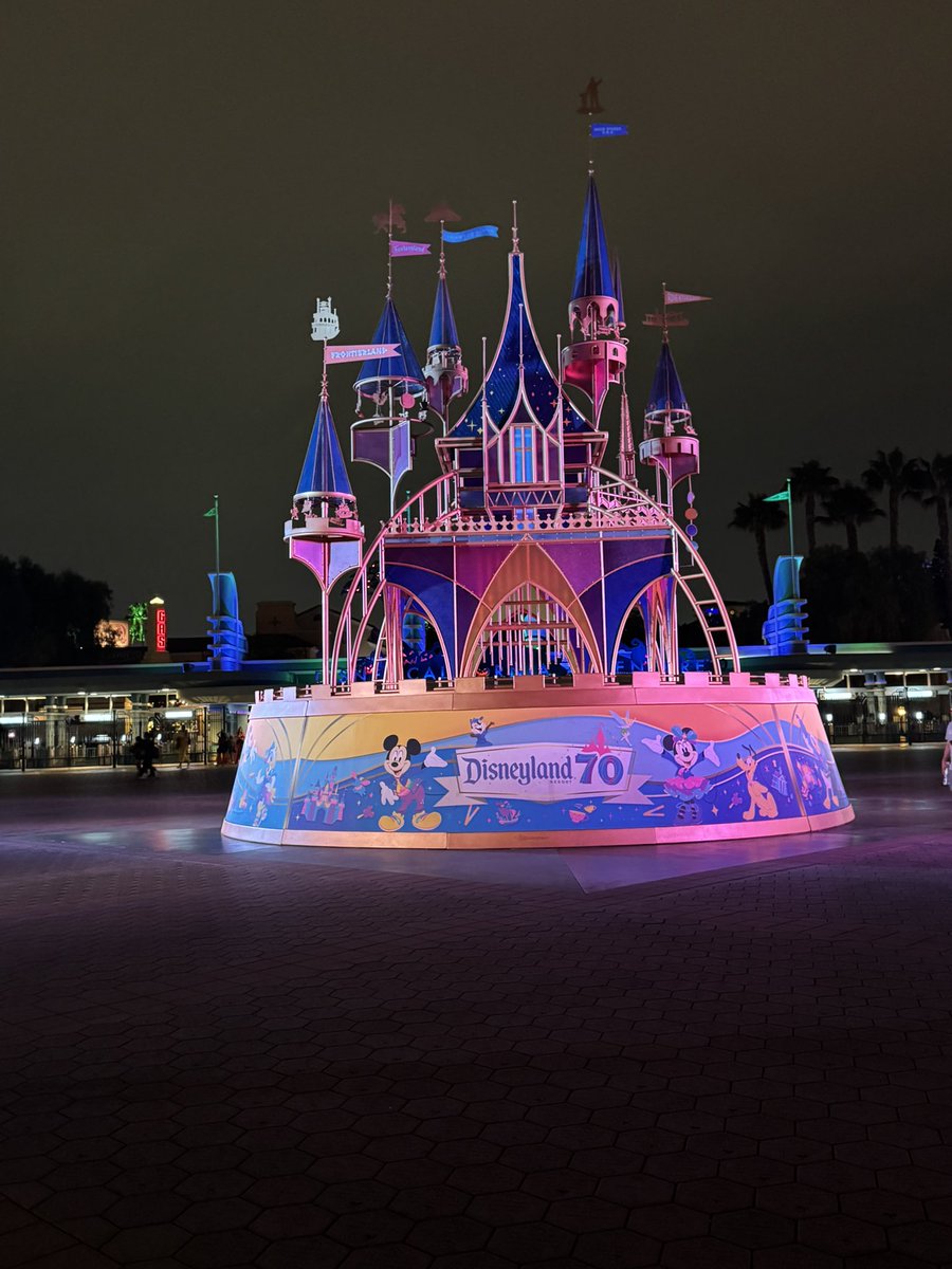 久しぶりにディズニーランド行ってきたよ♪♪70周年おめでと🍾
カーズとスターウォーズめっちゃよかった❗️
#六本木セレブレディ
#女装
#男の娘
#女装男子