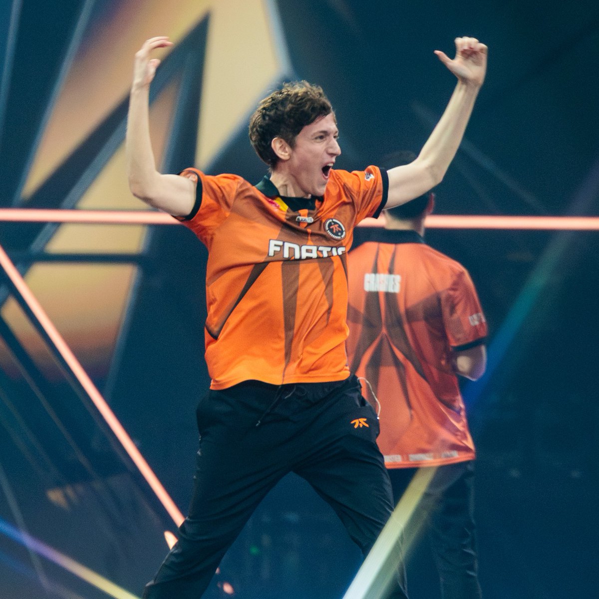 investigate <a href="/FNATIC/">FNATIC</a> and their players for gambling against themselves. they can't genuinely be this awful.