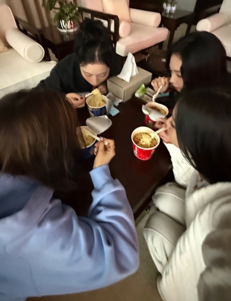 아무것또안해도 .. 그냥넷이있으면좋음 몬지알죠