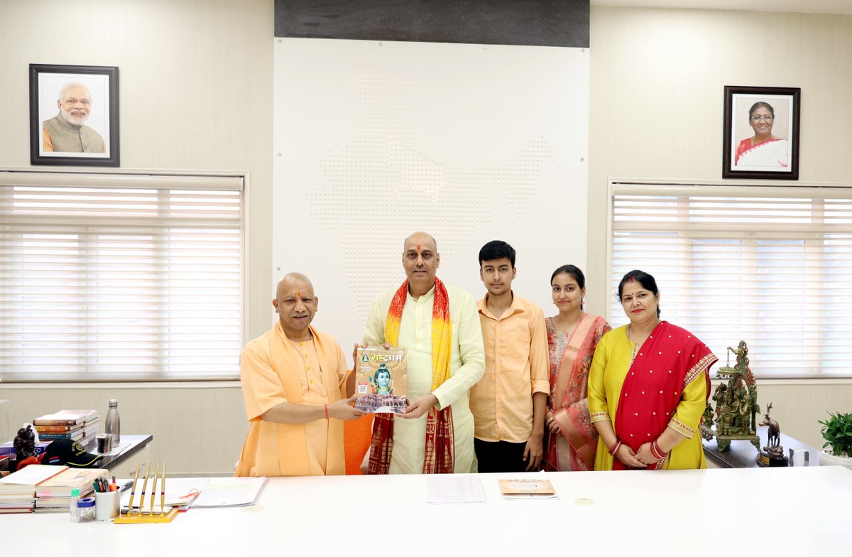 Yogi Adityanath Office (@myogioffice) on Twitter photo मुख्यमंत्री श्री <a href="/myogiadityanath/">Yogi Adityanath</a> जी महाराज से आज लखनऊ में श्री विनीत शुक्ला जी, पूर्व विधान सभा प्रभारी, भाजपा, रायबरेली ने शिष्टाचार भेंट की।
इस अवसर पर उनकी पत्नी श्रीमती नेहा शुक्ला जी, पुत्री कुमारी अनन्या शुक्ला जी, पुत्र श्री अभिनव शुक्ला जी भी उपस्थित रहे। मुख्यमंत्री श्री <a href="/myogiadityanath/">Yogi Adityanath</a> जी महाराज से आज लखनऊ में श्री विनीत शुक्ला जी, पूर्व विधान सभा प्रभारी, भाजपा, रायबरेली ने शिष्टाचार भेंट की।
इस अवसर पर उनकी पत्नी श्रीमती नेहा शुक्ला जी, पुत्री कुमारी अनन्या शुक्ला जी, पुत्र श्री अभिनव शुक्ला जी भी उपस्थित रहे।