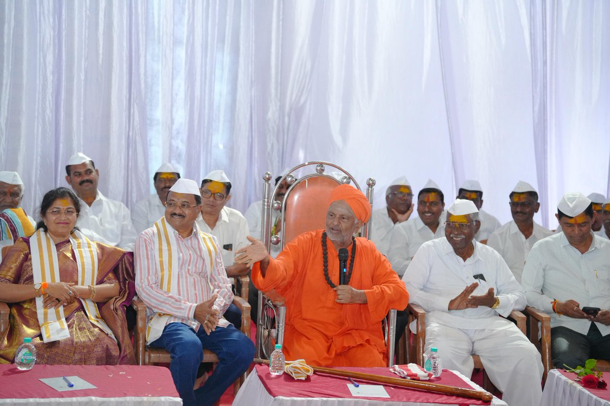 ShashikalaJolle's tweet image. "ಸಹಕಾರಿ ವಲಯದಲ್ಲಿ ರಾಜ್ಯದ ನಂ.1 ಹಾಲಸಿದ್ದನಾಥ ಕಾರ್ಖಾನೆ ಮಾಡುವುದೇ ನಮ್ಮ ಗುರಿ."
ನಿಪ್ಪಾಣಿಯ ಶ್ರೀ ಹಾಲಸಿದ್ಧನಾಥ ಕೋ ಆಫ್ ಕ್ರೆಡಿಟ್ ಶುಗರ್ ಫ್ಯಾಕ್ಟರಿ ಲಿ.,(ಮಲ್ಟಿ -ಸ್ಟೇಟ್) ಹಬೆಜನಕದ ಅಗ್ನಿಪ್ರದೀಪನ ನೆರವೇರಿಸಿ ಮಾತನಾಡಲಾಯಿತು.
#nipani #halsugar