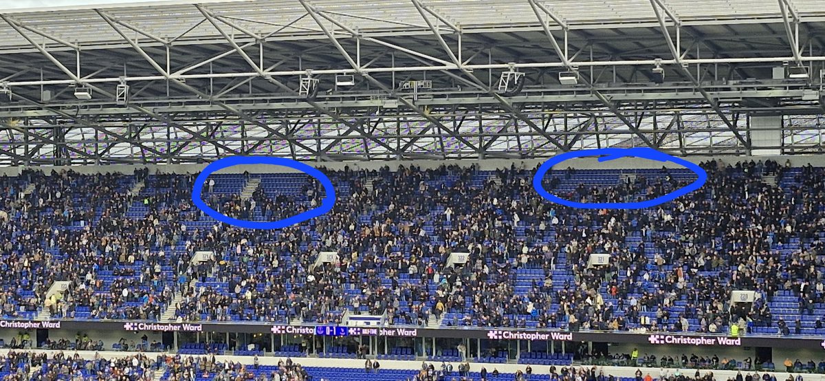 bluetoff's tweet photo. We struggle for seats and these have been empty all the first half!!! @efc_fanservices wish I could get 3 together. https://t.co/tUjwv56Ae8