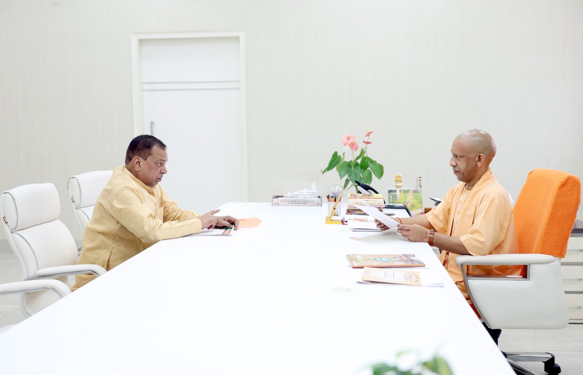 Yogi Adityanath Office (@myogioffice) on Twitter photo मुख्यमंत्री श्री <a href="/myogiadityanath/">Yogi Adityanath</a> जी महाराज से आज लखनऊ में पूर्व विधायक ठाकुर जगत सिंह जी ने शिष्टाचार भेंट की। मुख्यमंत्री श्री <a href="/myogiadityanath/">Yogi Adityanath</a> जी महाराज से आज लखनऊ में पूर्व विधायक ठाकुर जगत सिंह जी ने शिष्टाचार भेंट की।
